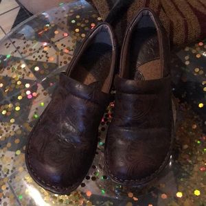 B.O.C. Women’s Peggy Clog Shoes in Brown